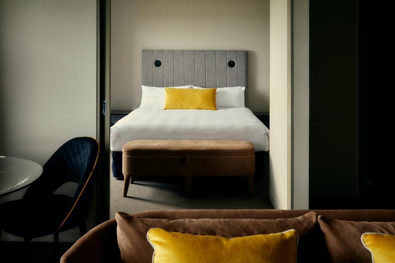 The Kinson Hotel เมลเบิร์น ภายนอก รูปภาพ A bedroom at the hotel