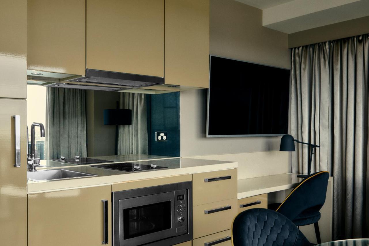 The Kinson Hotel เมลเบิร์น ภายนอก รูปภาพ A kitchen in a serviced apartment