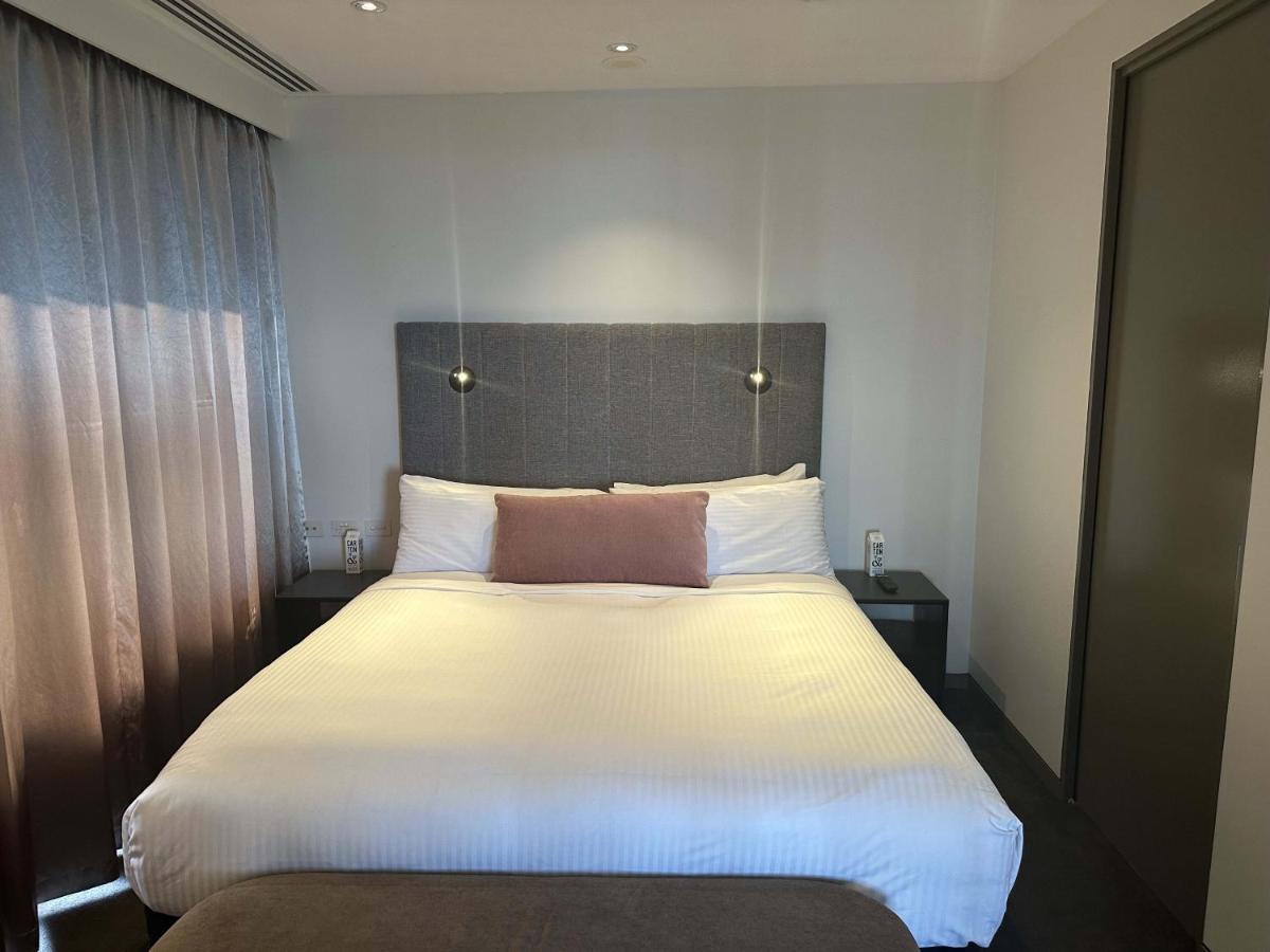 The Kinson Hotel เมลเบิร์น ภายนอก รูปภาพ A bedroom at the hotel